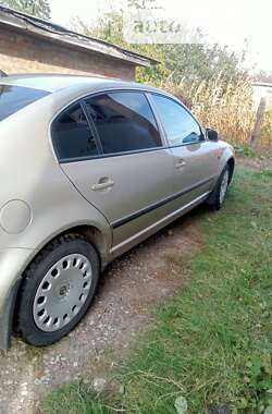 Лифтбек Skoda Superb 2003 в Варве