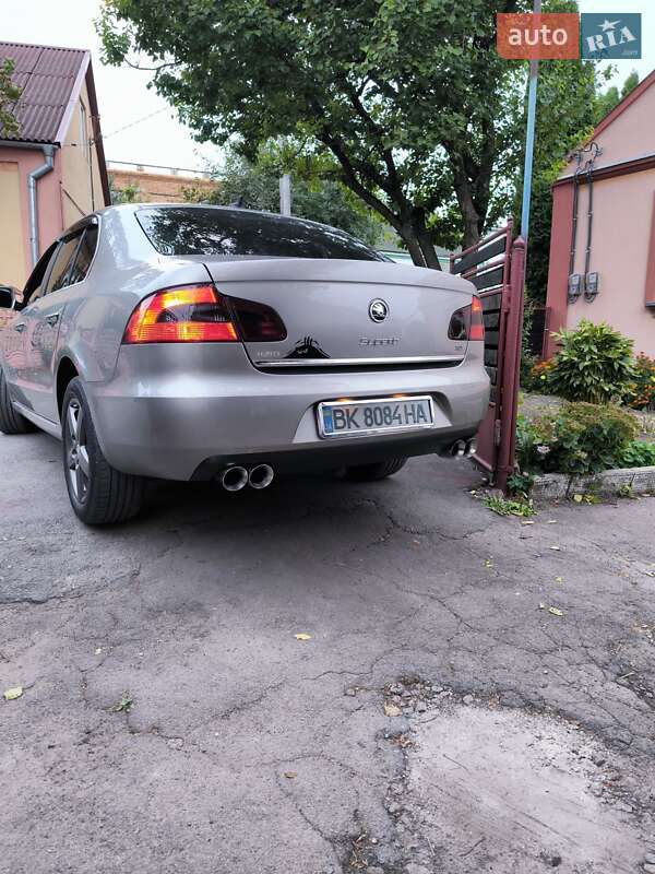 Ліфтбек Skoda Superb 2011 в Рівному