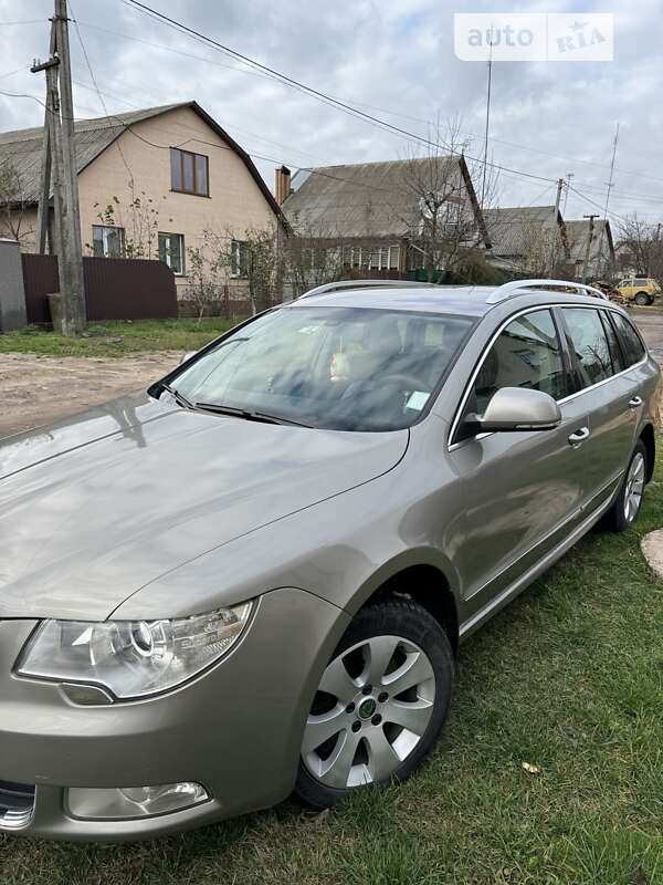 Универсал Skoda Superb 2010 в Городне