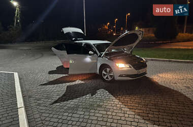 Седан Skoda Superb 2017 в 