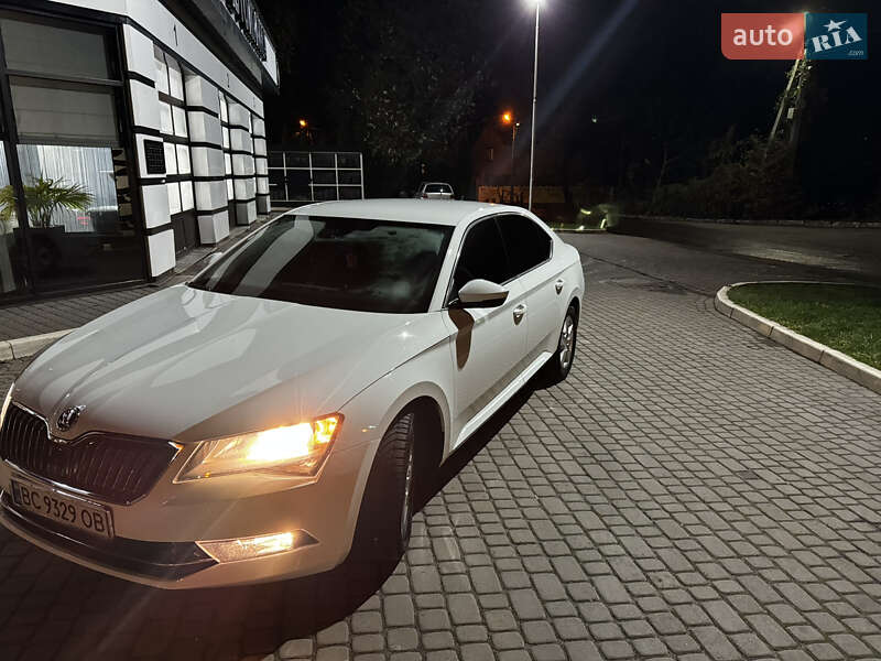 Седан Skoda Superb 2017 в Львові