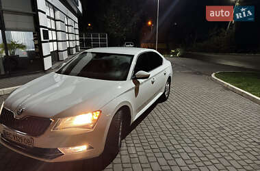Седан Skoda Superb 2017 в 