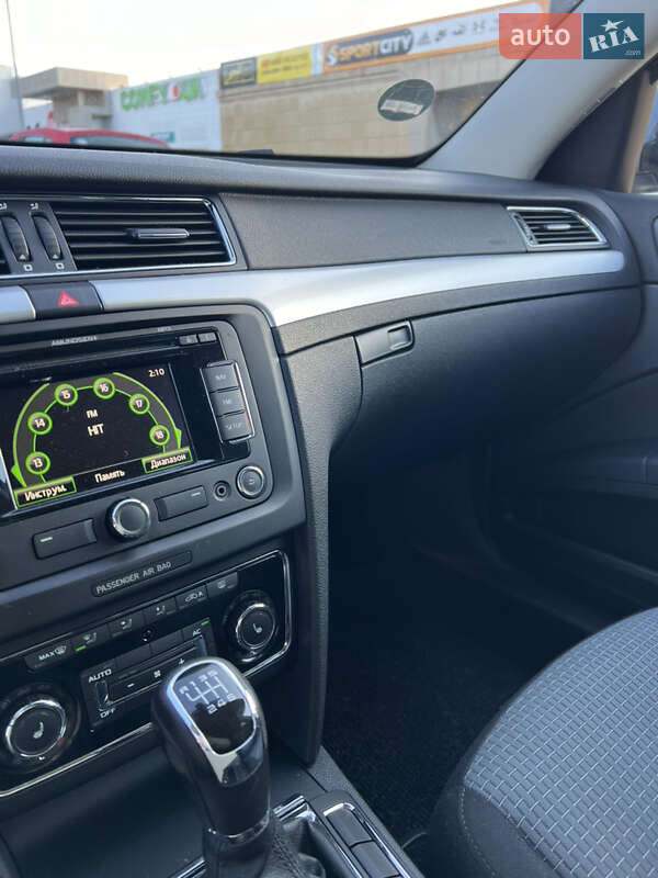 Универсал Skoda Superb 2011 в Житомире