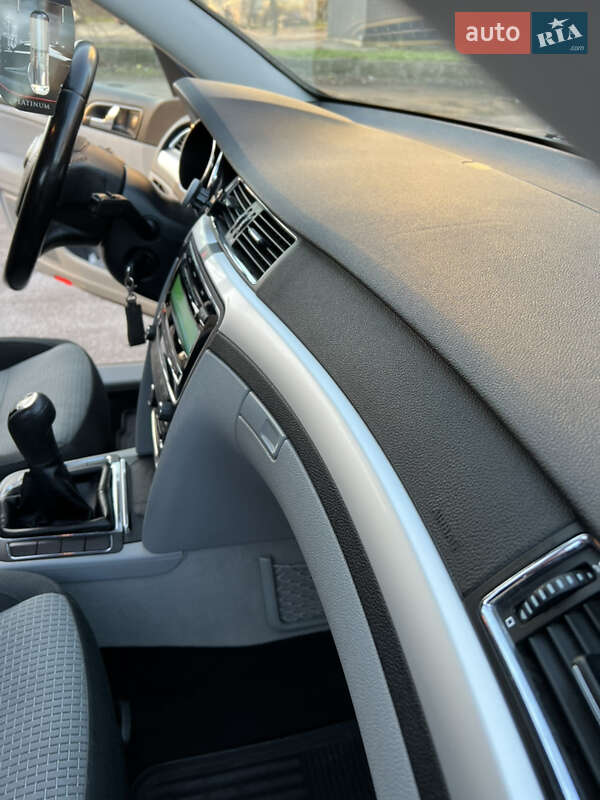 Универсал Skoda Superb 2011 в Днепре