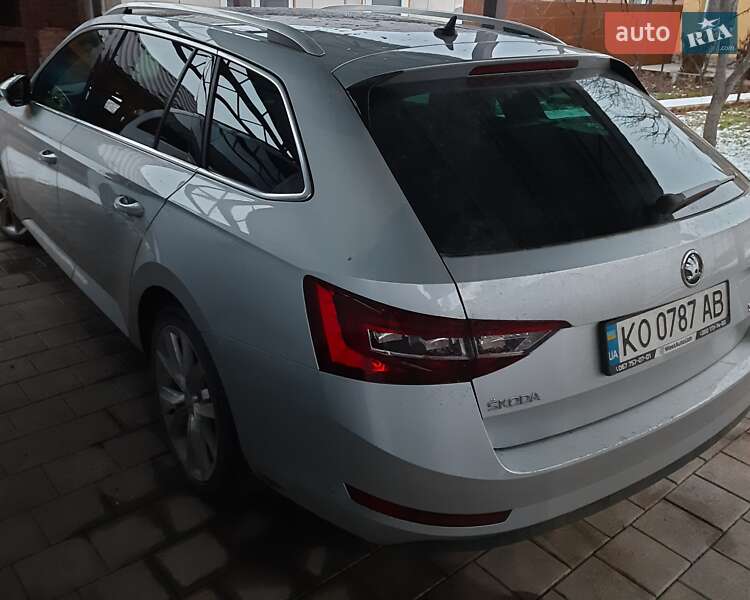 Универсал Skoda Superb 2019 в Ужгороде