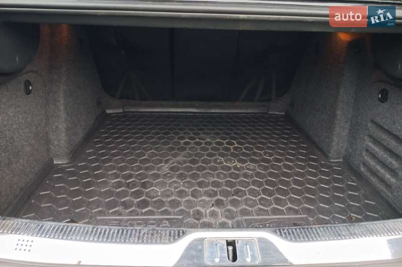 Лифтбек Skoda Superb 2013 в Ужгороде