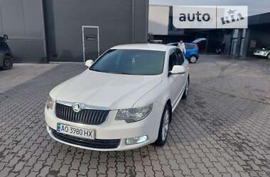 Лифтбек Skoda Superb 2011 в Ужгороде