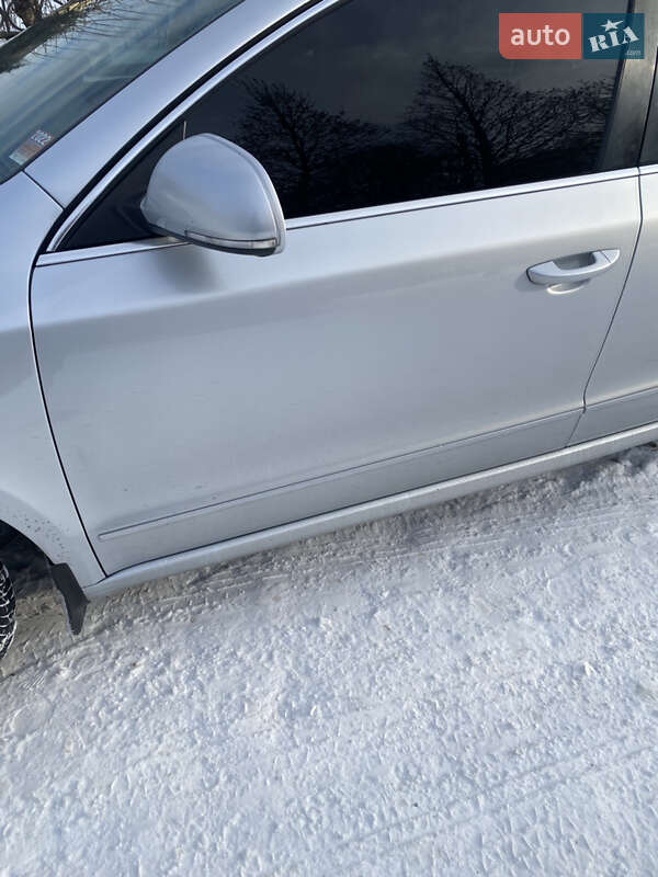 Универсал Skoda Superb 2012 в Умани