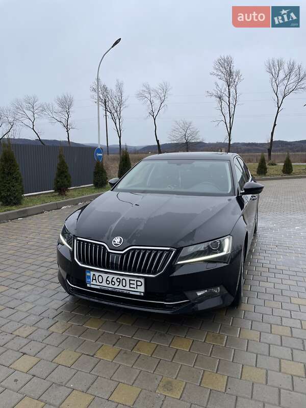 Лифтбек Skoda Superb 2016 в Иршаве