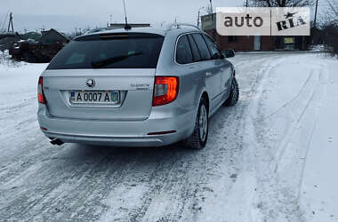 Универсал Skoda Superb 2011 в Сарнах