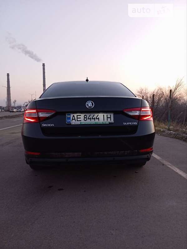 Хэтчбек Skoda Superb 2016 в Кривом Роге