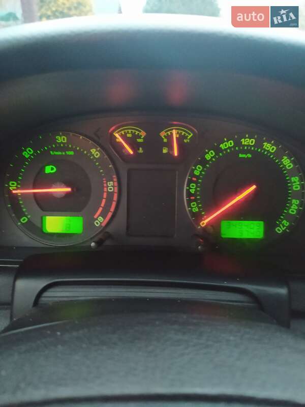 Лифтбек Skoda Superb 2003 в Мостиске