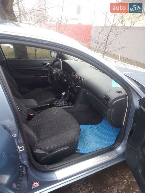 Ліфтбек Skoda Superb 2004 в Сумах