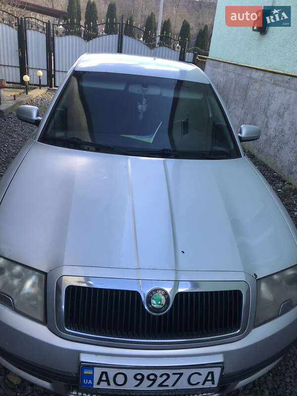 Лифтбек Skoda Superb 2004 в Хусте