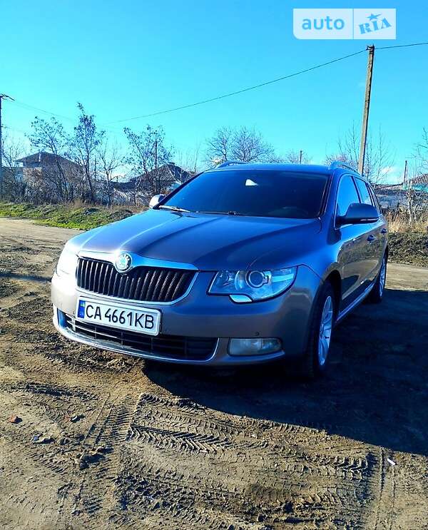 Универсал Skoda Superb 2012 в Вознесенске