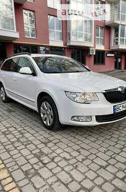 Універсал Skoda Superb 2011 в Новояворівську