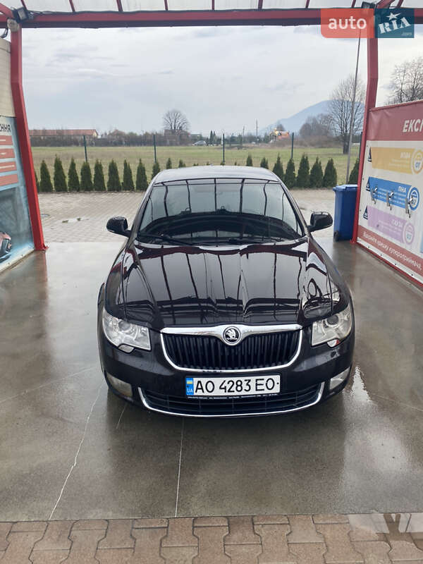 Skoda Superb 2011