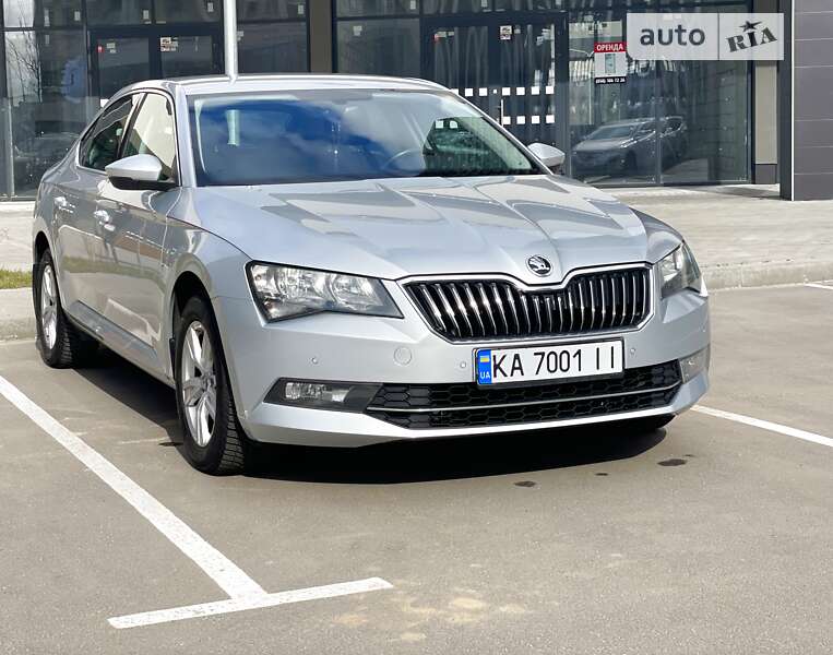 Лифтбек Skoda Superb 2019 в Киеве