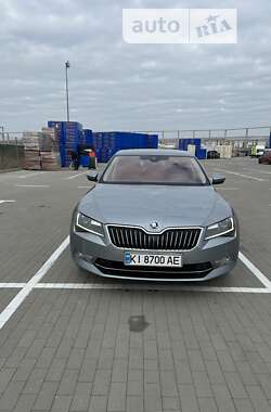 Лифтбек Skoda Superb 2016 в Киеве