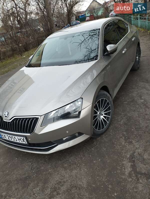 Лифтбек Skoda Superb 2016 в Изяславе