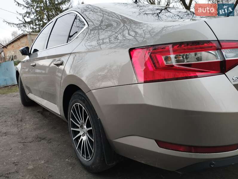 Лифтбек Skoda Superb 2016 в Изяславе