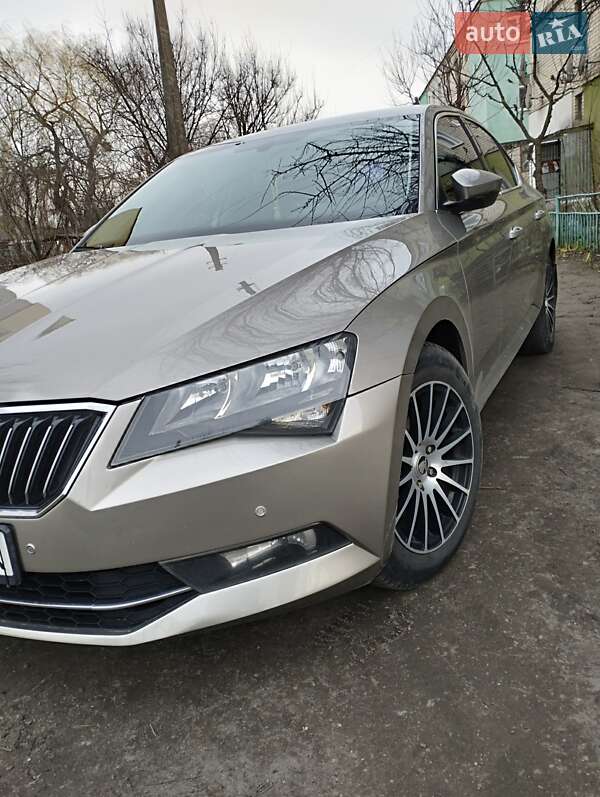 Лифтбек Skoda Superb 2016 в Изяславе