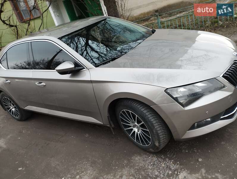 Лифтбек Skoda Superb 2016 в Изяславе