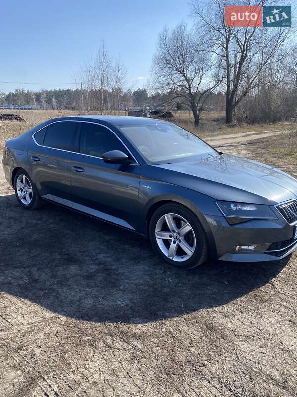 Лифтбек Skoda Superb 2017 в Буче