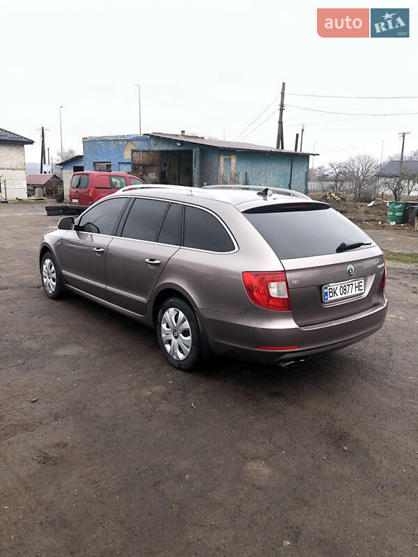 Універсал Skoda Superb 2010 в Гощі