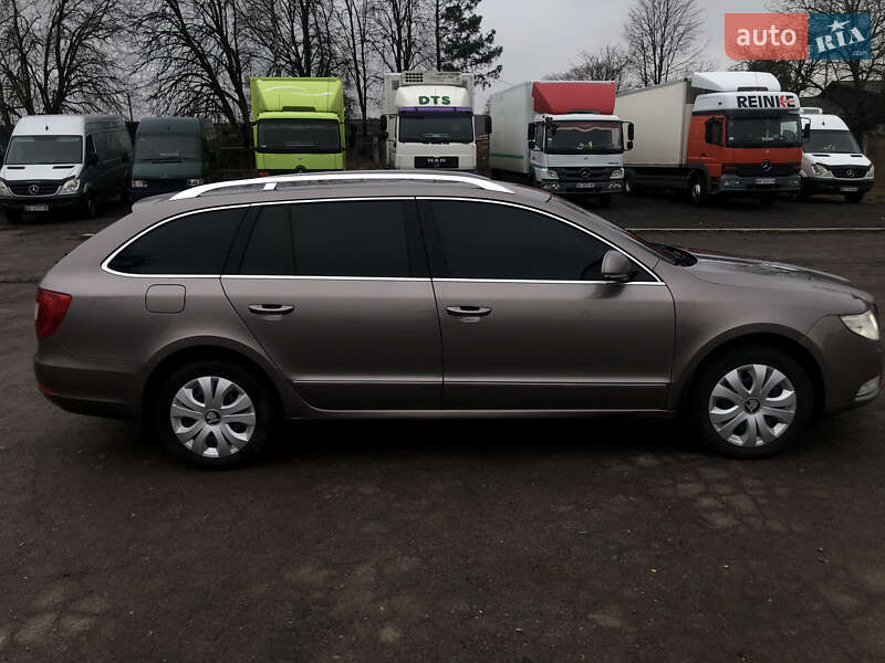 Універсал Skoda Superb 2010 в Гощі