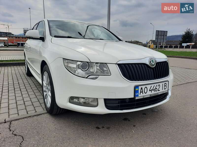 Лифтбек Skoda Superb 2011 в Хусте