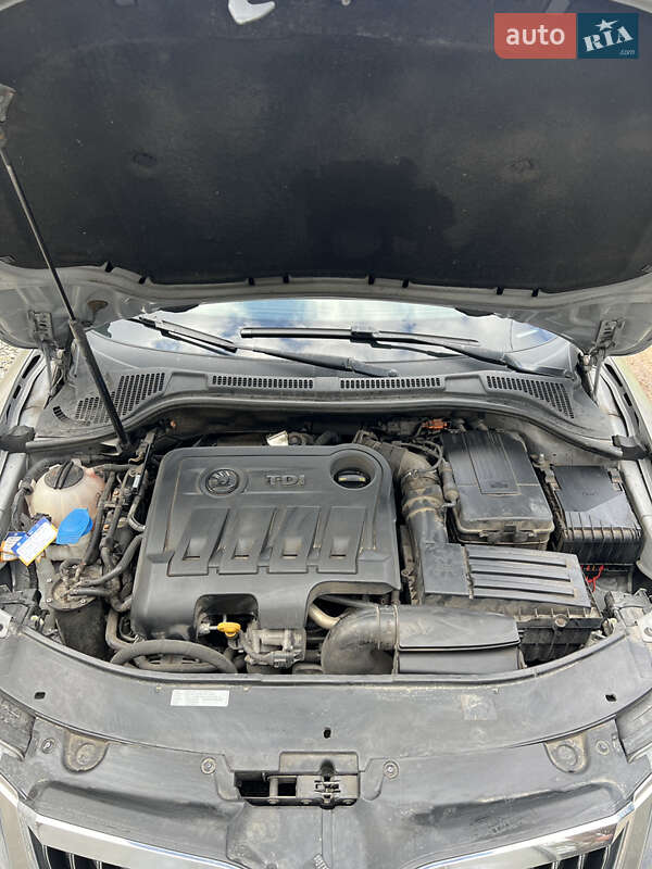 Лифтбек Skoda Superb 2013 в Иршаве