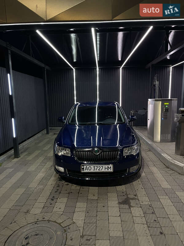 Лифтбек Skoda Superb 2012 в Ужгороде