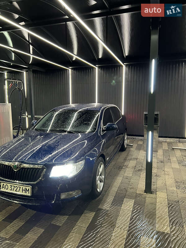 Лифтбек Skoda Superb 2012 в Ужгороде