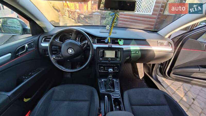 Универсал Skoda Superb 2015 в Надворной