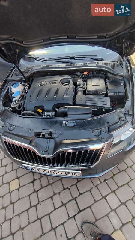 Универсал Skoda Superb 2015 в Надворной