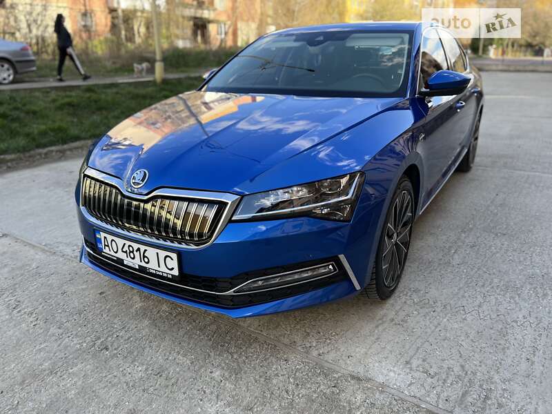 Лифтбек Skoda Superb 2020 в Ужгороде