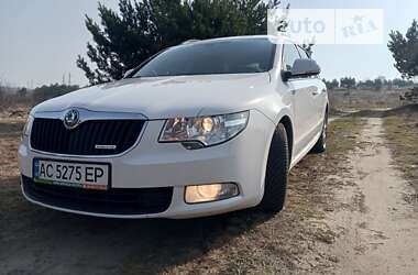 Универсал Skoda Superb 2011 в Новояворовске