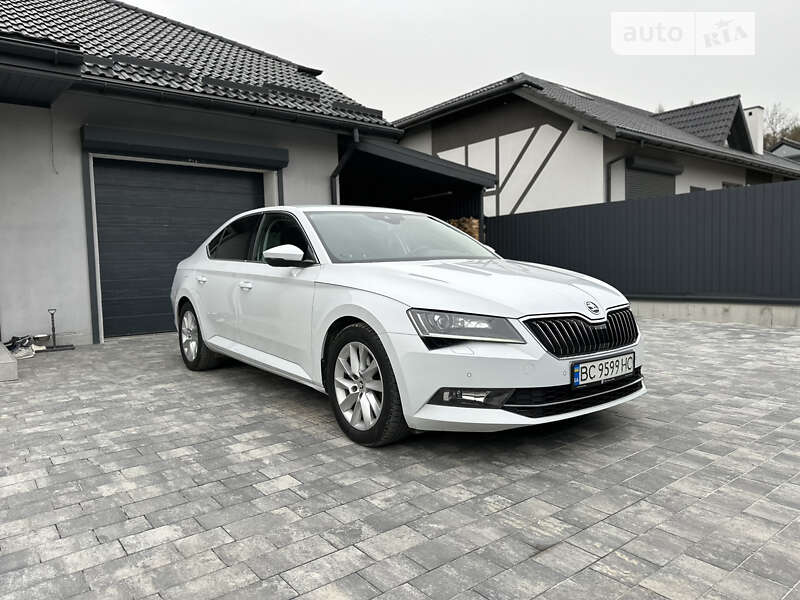 Ліфтбек Skoda Superb 2016 в Львові