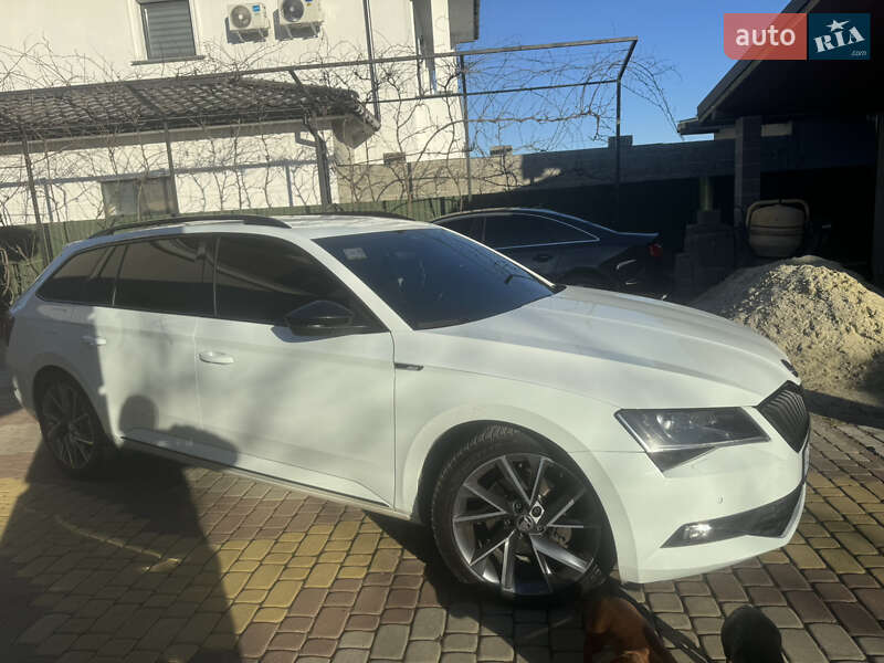 Універсал Skoda Superb 2017 в Ужгороді