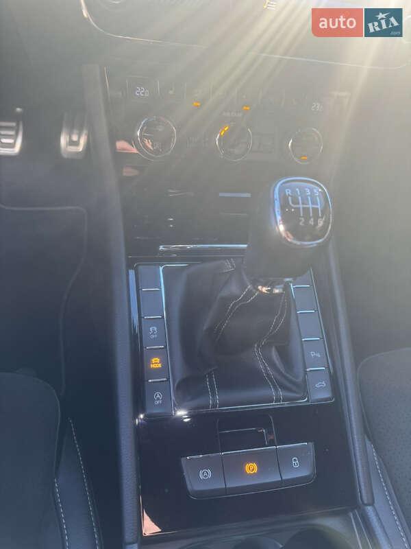 Універсал Skoda Superb 2017 в Ужгороді