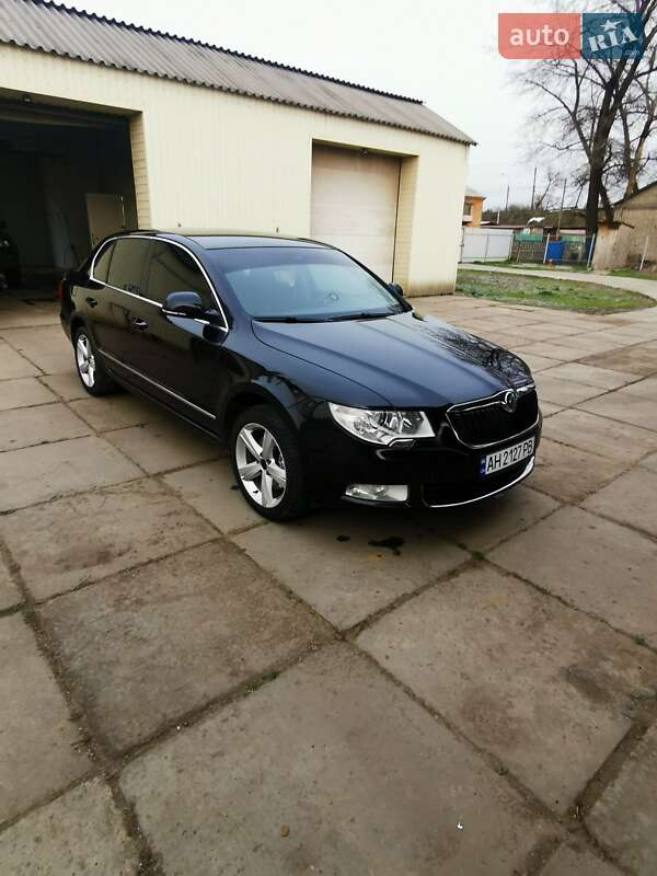 Лифтбек Skoda Superb 2012 в 