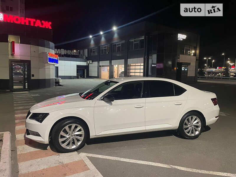 Лифтбек Skoda Superb 2015 в Киеве