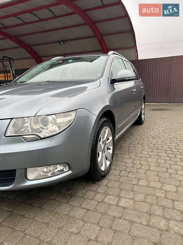 Универсал Skoda Superb 2010 в Надворной