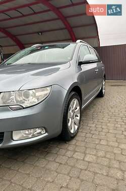 Универсал Skoda Superb 2010 в Надворной