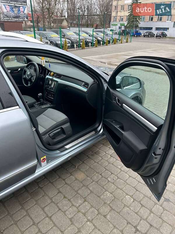 Универсал Skoda Superb 2010 в Надворной