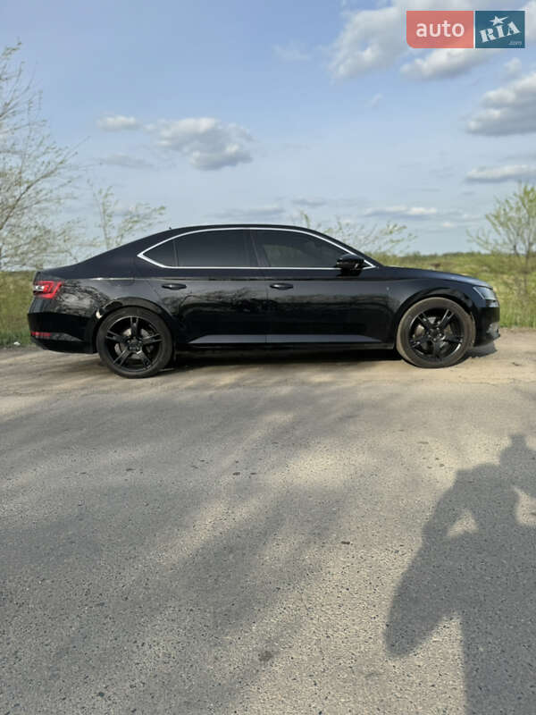 Лифтбек Skoda Superb 2016 в Кривом Роге