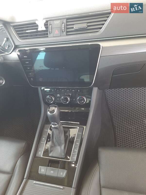 Универсал Skoda Superb 2019 в Ужгороде