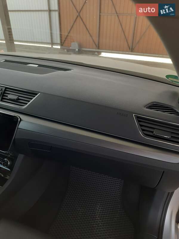 Универсал Skoda Superb 2019 в Ужгороде