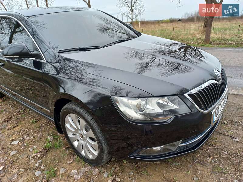 Лифтбек Skoda Superb 2013 в Ужгороде